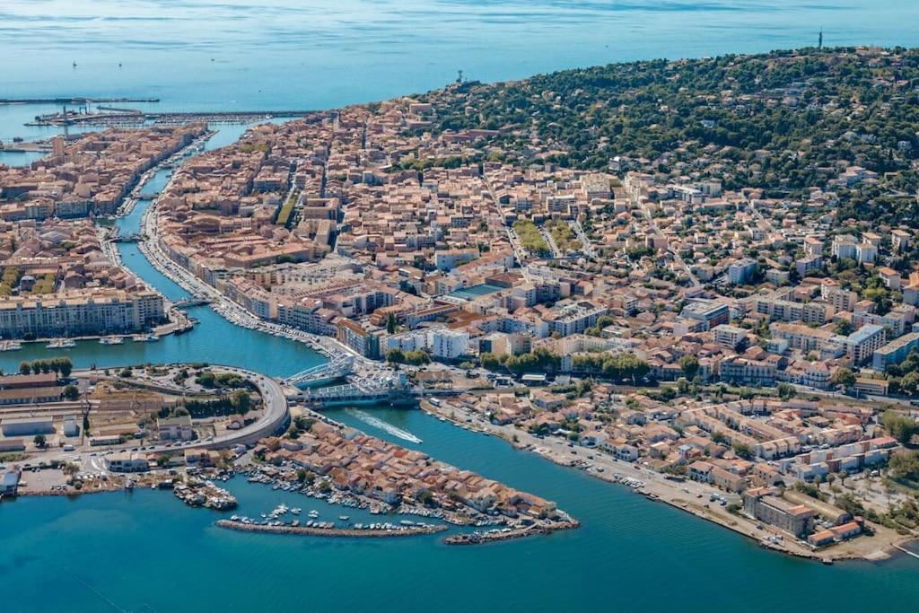 Le Calme A Deux Pas Du Port De Sete Apartamento Exterior foto